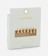 Kit de tres pares de aros tipo argolla de diferentes tamaños, con diseño liso y acabado en baño de oro. Cuentan con cierre tipo clique.