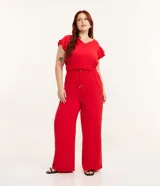 Pantalón pantalona rojo confeccionado en crepé, con cintura elástica ajustable mediante lazo con cordón y perneras amplias y sueltas.