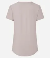 Remera deportiva de microfibra color beige, con cuello redondo y mangas cortas.