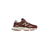 Championes New Balance 9060 modelo Rich Oak, color marrón con detalles en beige y suela chunky de diseño futurista. Confeccionados en una combinación de gamuza y malla.