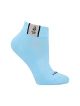 Medias deportivas cortas de color celeste, con detalle de logo bordado en el puño y en la puntera.