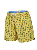 Short de baño RKF modelo Izam de color amarillo, con estampado de botellas y cócteles, cintura elástica con cordón ajustable y bolsillos.