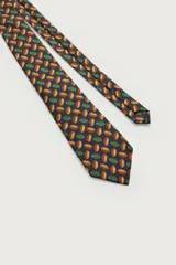 Corbata ancha de seda jacquard color azul marino, con estampado de pelotas de rugby en tonos marrón y verde.