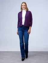 Bolero tejido color verde oscuro, marca Nina Leonard, con mangas 3/4 y corte clásico.