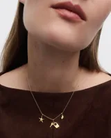 Charm dorado con forma de candado y llave con circonita blanca.