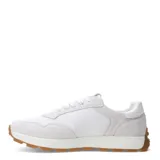 Championes urbanos blancos con detalles en gamuza gris y suela de goma color caramelo.