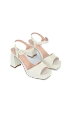 Sandalias de cuero color blanco con plataforma de 2cm y taco de 10cm.
