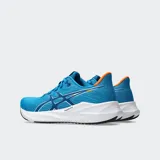 Championes de running Asics Versablast 4, color negro con detalles en naranja y suela blanca con tecnología AmpliFoam+. Diseño ligero y reactivo para entrenamiento versátil.