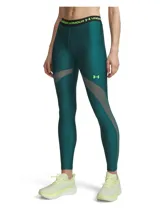 Calza deportiva de alto rendimiento Under Armour, confeccionada en tejido HeatGear ligero y transpirable. Presenta un diseño ajustado con paneles de malla estratégicos para mayor ventilación, cintura elástica con logo de la marca y costuras diseñadas para estilizar la figura.