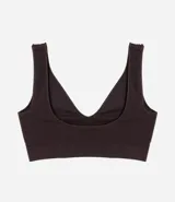 Soutien tipo bralette confeccionado en poliamida con tecnología seamless, de escote en V y breteles anchos fijos. Diseño liso sin aros ni relleno, con etiqueta de la marca Lov en el frente.
