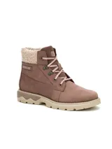 Bota de caña baja Caterpillar modelo Fandom, color marrón, confeccionada en cuero con cuello acolchado de corderito sintético, cordones bicolor y suela dentada de goma.