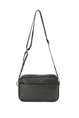 Bandolera Aurea de poliuretano símil cuero color negro, con diseño rectangular y bolsillo frontal externo. Cuenta con cierre superior y correa ajustable.