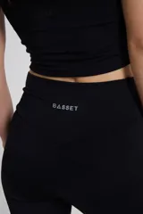 Calza pescador negra de tiro alto, con cintura doble y largo 3/4.