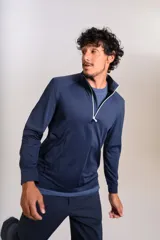 Buzo deportivo de cuello alto con cierre frontal parcial, manga larga y diseño entallado en tejido técnico de secado rápido.