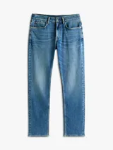 Pantalón de jean Tommy Hilfiger modelo Denton, de corte recto y color azul con efecto lavado. Presenta diseño clásico de cinco bolsillos, cierre de botón con cremallera y costuras reforzadas.