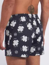 Bóxer Kevingston de algodón blanco con estampado integral de labios rojos. Cuenta con cintura elastizada y etiqueta de la marca en el frente.