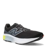 Championes de running New Balance 520, color negro con entresuela blanca y detalles en amarillo flúor en el talón. Cuenta con capellada de malla transpirable, el logo 'N' en el lateral y tecnología Fresh Foam en la suola.