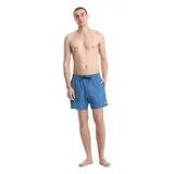 Short de baño Volcom Lido Solid Trunk color azul, con cintura elástica, cordón de ajuste negro y bolsillos laterales. Cuenta con un parche circular con el logo de la marca en la pierna izquierda.
