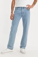 Jean Levi's 501 de hombre, color azul claro, de corte recto, tiro alto y bragueta de botones.