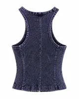 Top estilo nadador de denim con efecto de lavado violeta artesanal. Presenta cierre frontal completo y bordado de la marca en el pecho.