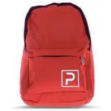 Mochila urbana de color rojo con compartimento principal y bolsillo frontal con cierre. Presenta un logo cuadrado con la letra P en color blanco en el frente.