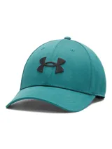 Gorra de béisbol Under Armour modelo Blitzing Low, de perfil bajo con panel frontal estructurado. Presenta un diseño en color turquesa con el logo de la marca bordado en negro en la parte frontal. Cuenta con tejido transpirable y banda interior elástica que absorbe el sudor.