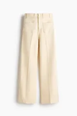 Jean de denim de algodón color beige, de tiro alto y pierna ancha con bolsillos parche delanteros y traseros.