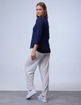 Remera azul marino de algodón, marca Ruby Rd, con escote redondo y mangas 3/4.