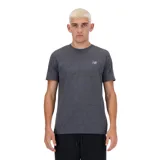 Remera de entrenamiento New Balance de cuello redondo y manga corta, confeccionada en tejido de punto con tecnología NB DRY de secado rápido. Presenta un diseño jaspeado en color gris oscuro con el logotipo de la marca reflectante en el pecho.