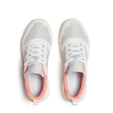 Championes Merrell modelo Alpine 83 Sport para mujer, en color gris con detalles en rosado y suela dentada en tono tostado.