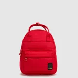 Mochila Bubba modelo Montreal de diseño acolchado, color rojo. Cuenta con compartimento principal con cierre, bolsillo frontal con cierre, doble asa superior con broche y correas ajustables. Incluye parche con logo de la marca en la parte inferior.