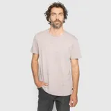 Remera de algodón orgánico slub, con cuello redondo y diseño minimalista de corte clásico.