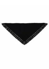 Bufanda triangular de tejido de punto color negro, con terminaciones de flecos en los bordes.