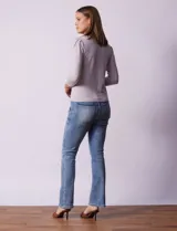 Buzo tejido en hilado fino color blanco, marca Vila Milano. Manga ¾ con pliegue en hombro.