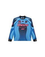 Remera de motocross manga larga marca Deus Ex Machina, en tonos azules con gráficos estampados en color rosa y negro. Presenta cuello redondo, puños elásticos y diseño deportivo con logotipos de la marca.
