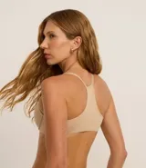 Soutien básico color piel, modelo push up con espalda nadador y cierre frontal.