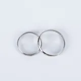 Par de alianzas bombé de oro blanco 18k, con diseño clásico de 3 mm de ancho.