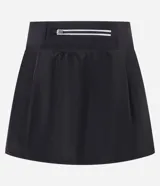 Short pollera deportivo de color negro, confeccionado en poliéster. Presenta cintura elástica, un pequeño bolsillo funcional y detalles de recortes laterales en red.