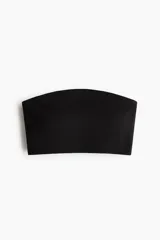 Top deportivo strapless de sujeción media, confeccionado en tejido funcional con tecnología SculptMove que realza el contorno y DryMove para absorber el sudor. Cuenta con copas de relleno extraíbles.