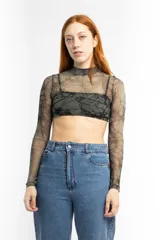 Remera de tul transparente con cuello alto y estampado abstracto en tonos verdes y marrones.