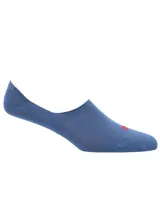 Calcetín tipo invisible color azul, diseñado para usar con zapatillas. Cuenta con talón con silicona antideslizante para un mejor ajuste.