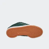 Championes Reebok Club C Bulc Clean, color verde oscuro con detalles en blanco y negro. Capellada de gamuza y material sintético, logo en el talón y en el panel lateral, tobillo y lengüeta acolchados, plantilla moldeada, puntera perforada, entresuela de espuma EVA con logo y suela de goma.