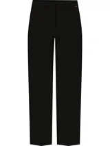 Pantalón negro de vestir, de corte recto y tiro alto, con bolsillos laterales y traseros.