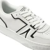 Championes urbanos Lacoste modelo L001 Baseline, color blanco con detalles en negro.