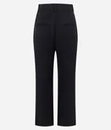 Pantalón femenino negro de punto roma, modelo recto con pliegues y sin estampado.