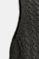 Top de punto sin mangas con cuello redondo y diseño de ochos verticales en toda la prenda.