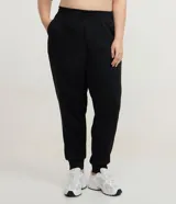 Pantalón deportivo tipo jogger de Ashua, con cintura elástica ajustable, bolsillos laterales y puños ajustados en los tobillos.