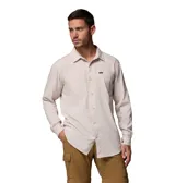 Camisa de manga larga Columbia Silver Ridge color gris, de corte clásico con bolsillos frontales con solapa, botones a tono y tecnología de protección solar y absorción de humedad.