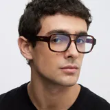 Lentes con filtro de luz azul, diseño estilo aviador con montura de carey y patillas de acetato.