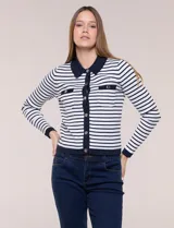 Cardigan de punto acanalado con diseño marinero de rayas horizontales, cuello polo, cierre frontal de botones y bolsillos en el pecho.